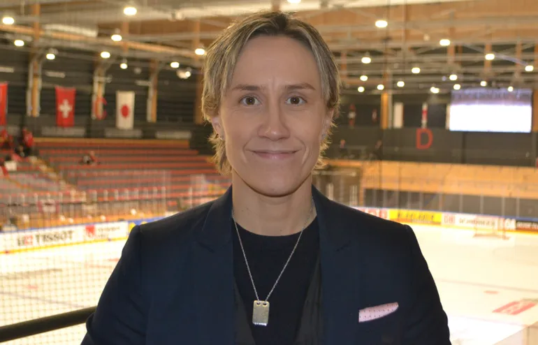 Old School Hockey – Maria Rooth