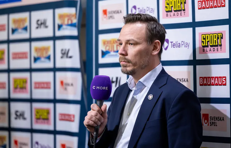 Tre Kronor tar in Växjötränaren till VM