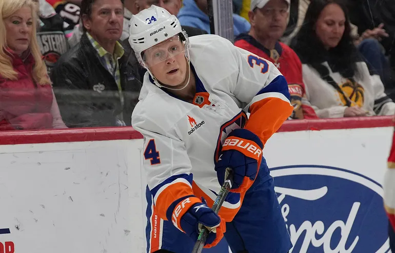 Adam Boqvist släpps av New York Islanders.
Foto: Bildbyrån.