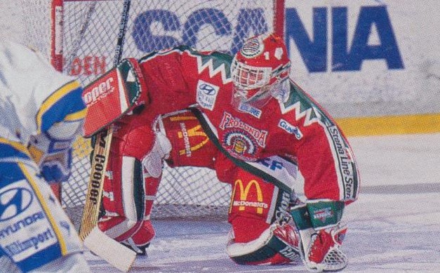 Den legendariske målvakten Algotsson tar plats i andrafemman