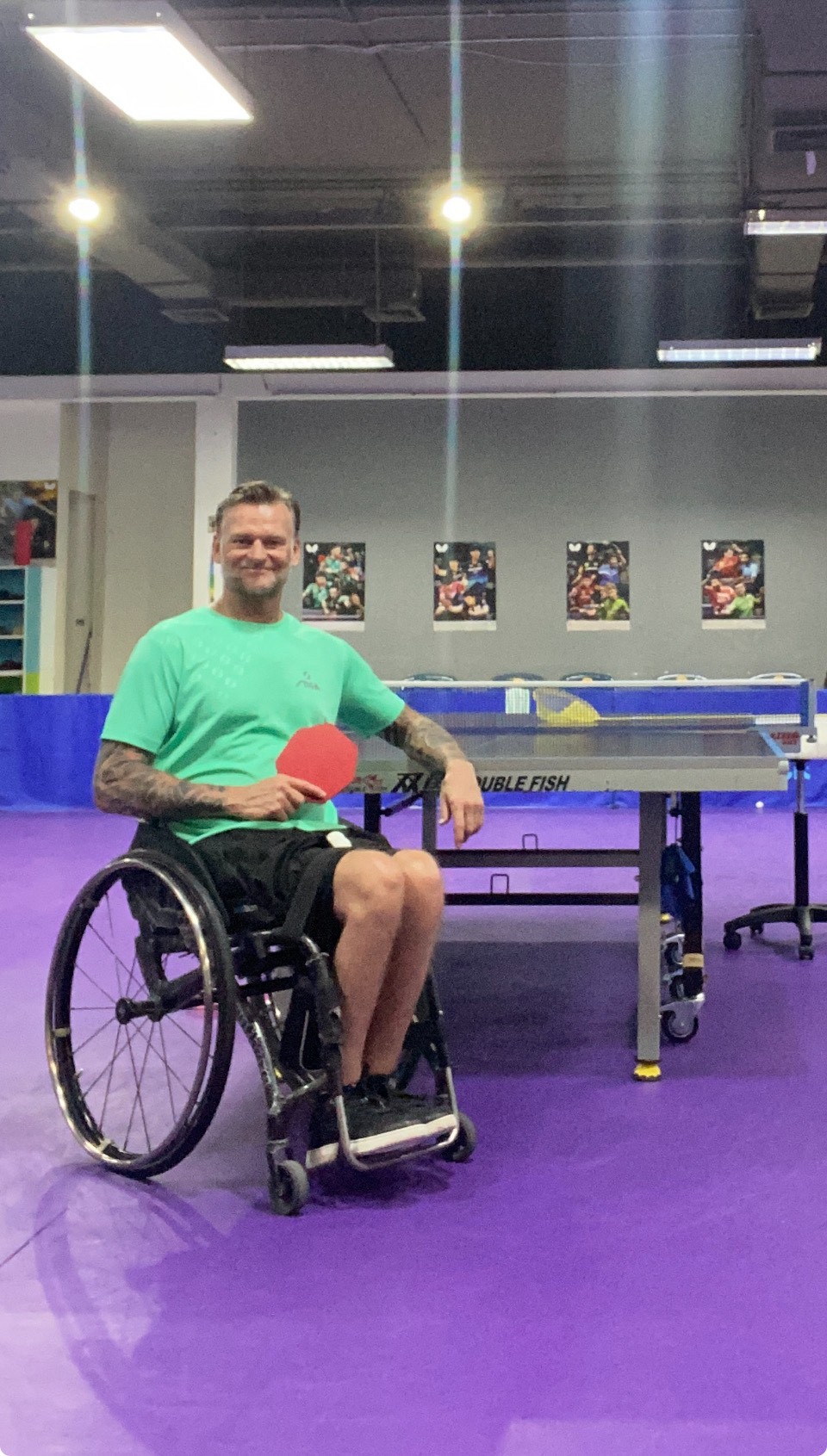Niclas Rodhborn spelar pingis.