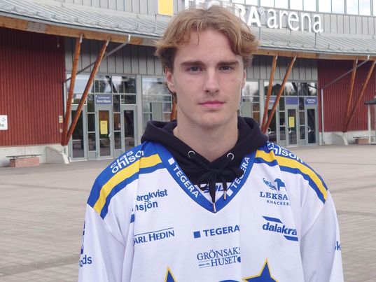 Nils Åman utanför Tegera Arena