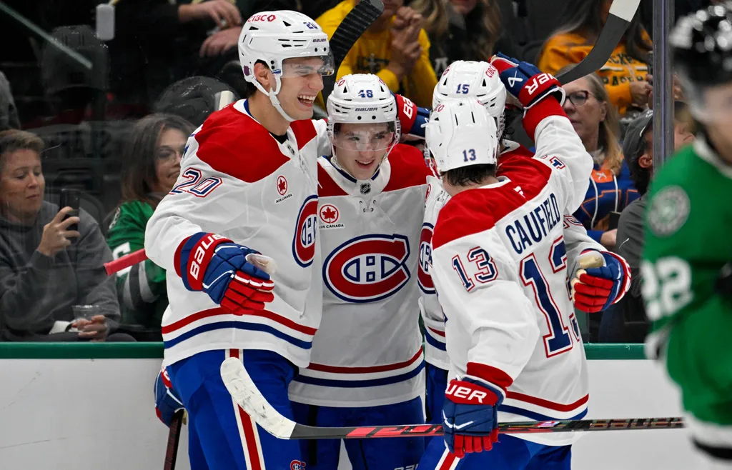Lane Hutson (i mitten) fortsätter att etablera sig som en storstjärna i Montréal Canadiens organisation. Foto: Jerome Miron-Imagn Images