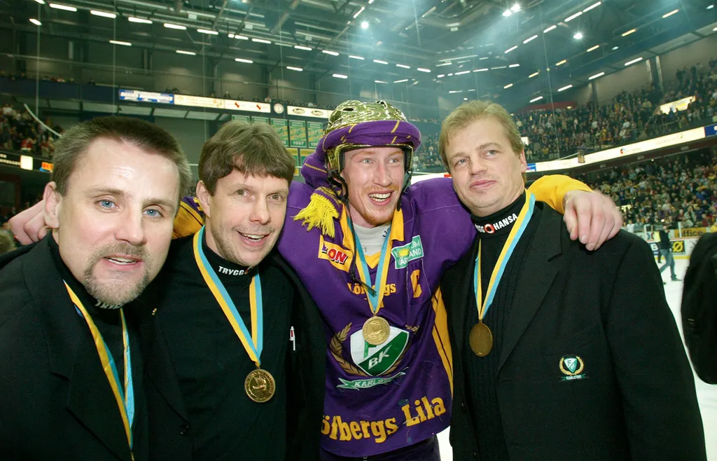 Tommy Samuelsson, "Kulon" Lennartsson, Jörgen Jönsson och Bengt-Åke Gustafsson efter guldet 2002