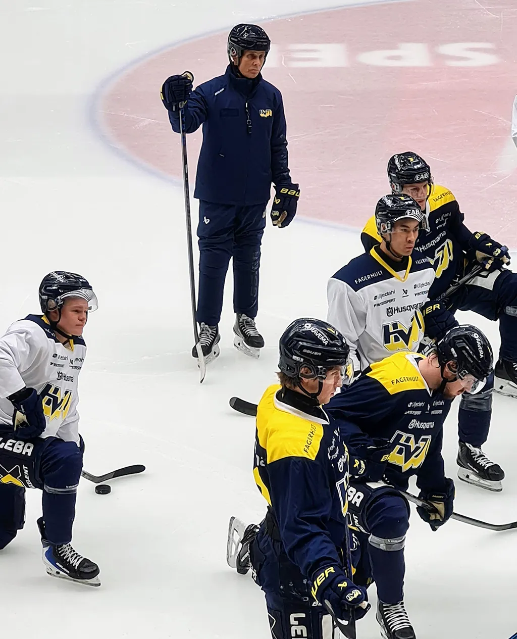 Mikael Sundell på plats i Husqvarna Garden med HV71