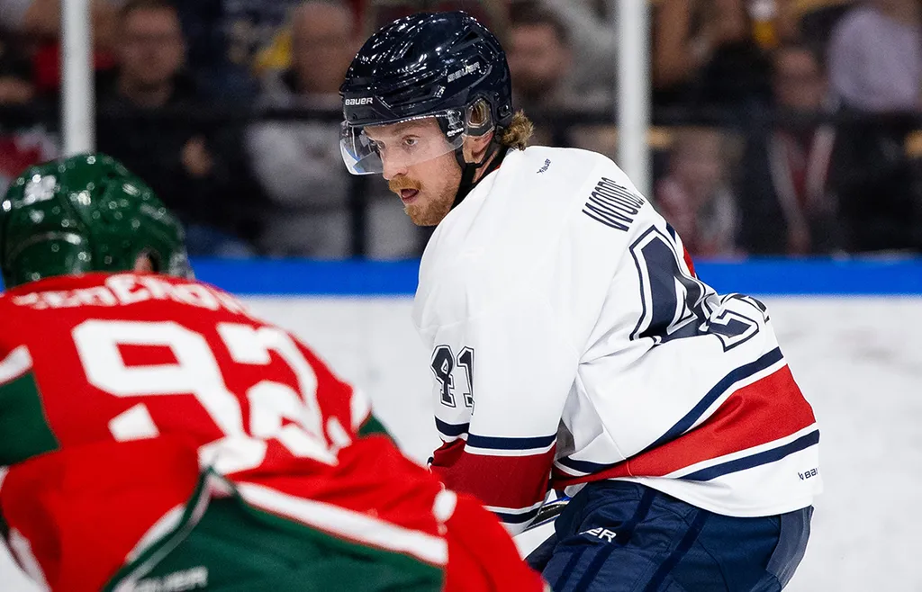 Riley Woods håller på att varva upp i HV71