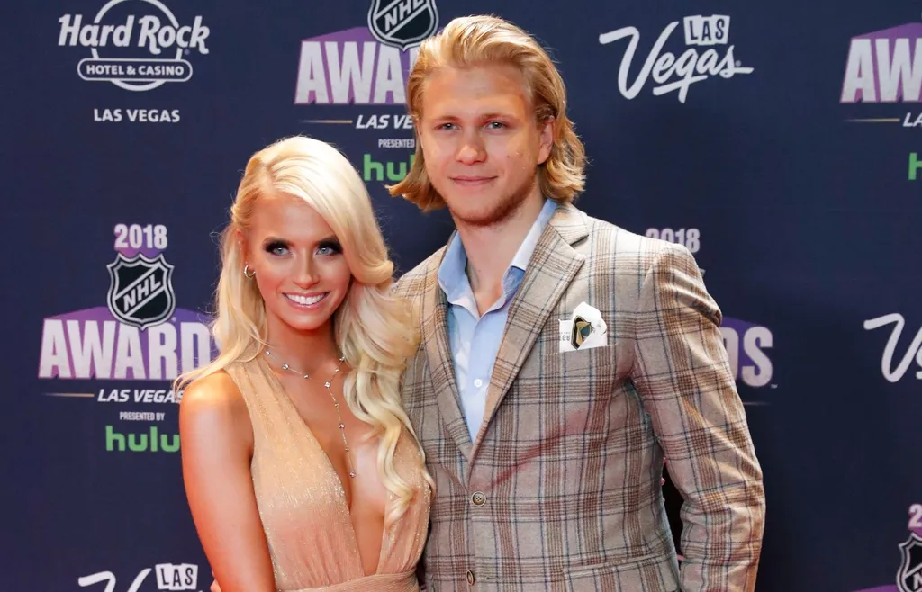 Emily Ferguson Karlsson och William Karlsson tillsammans på röda mattan i samband med NHL Awards i Las Vegas 2018