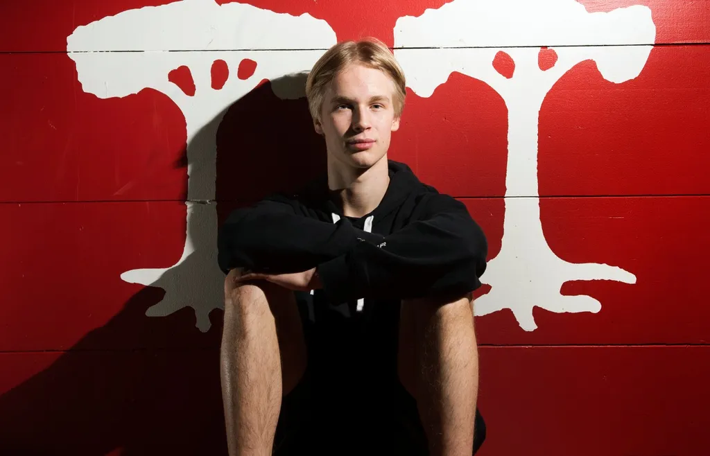 Elias Pettersson som 18-åring i Timrå 2016