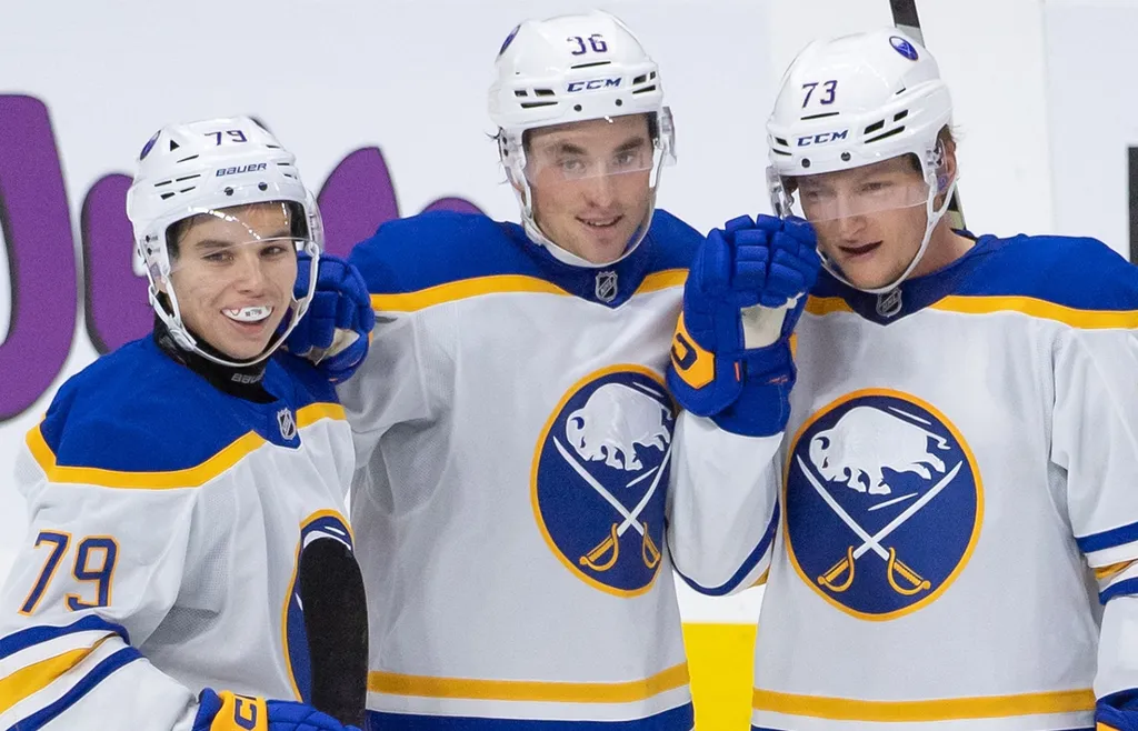 Noah Östlund spelade sina första NHL-matcher under våren