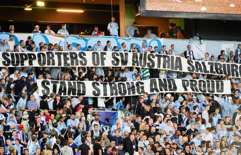 Malmö FF:s supportrar visar stöd för fallna Austria Salzburg – i samband med mötet mellan Malmö FF och RB Salzburg 2014 i Champions League-kvalet