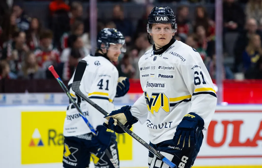 Axel Rindell får spela i Brynäs SHL-premiär.