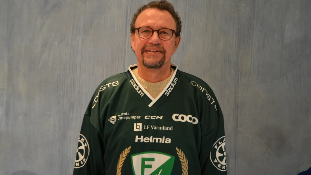 Fredrik Olausson inledde sin karriär hemma i Nybro innan han flyttade till Färjestad. 
