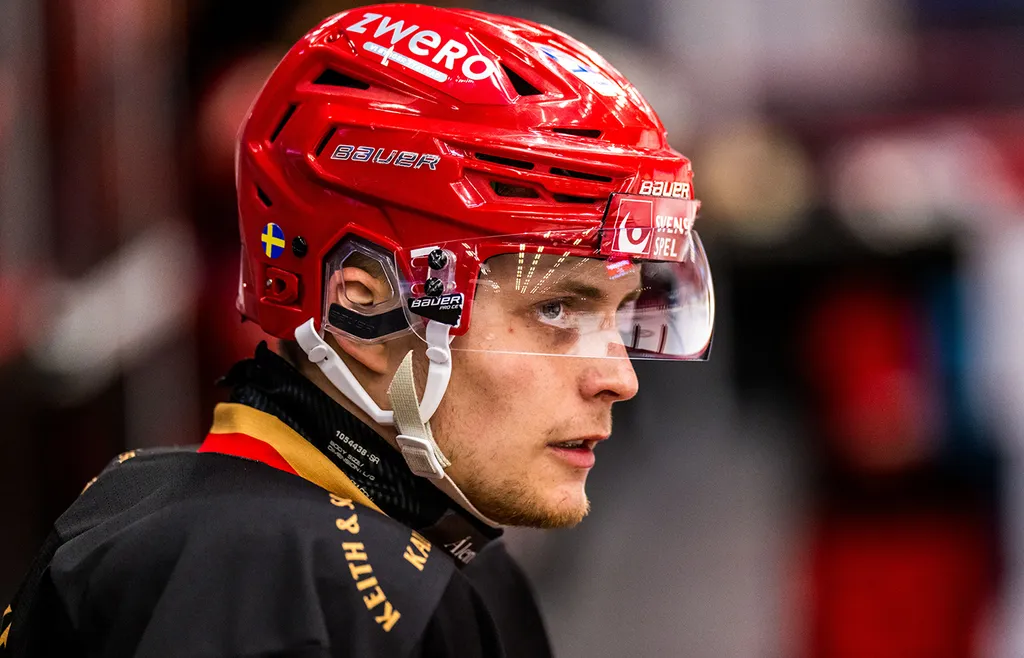 John Dahlström fick en otäck skärskada i Visbys träningsmatch.