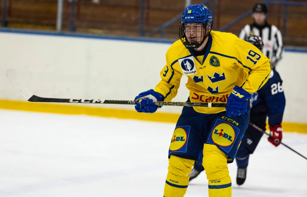 Albin Laksonen under P17-landskampen i ishockey mellan Sverige och Finland den 27 augusti 2023 i Åkersberga