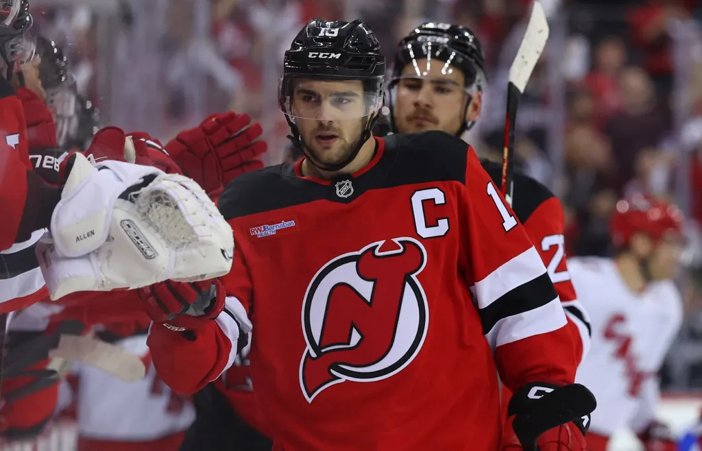 Nico Hischier bär ett tungt lass för New Jersey Devils