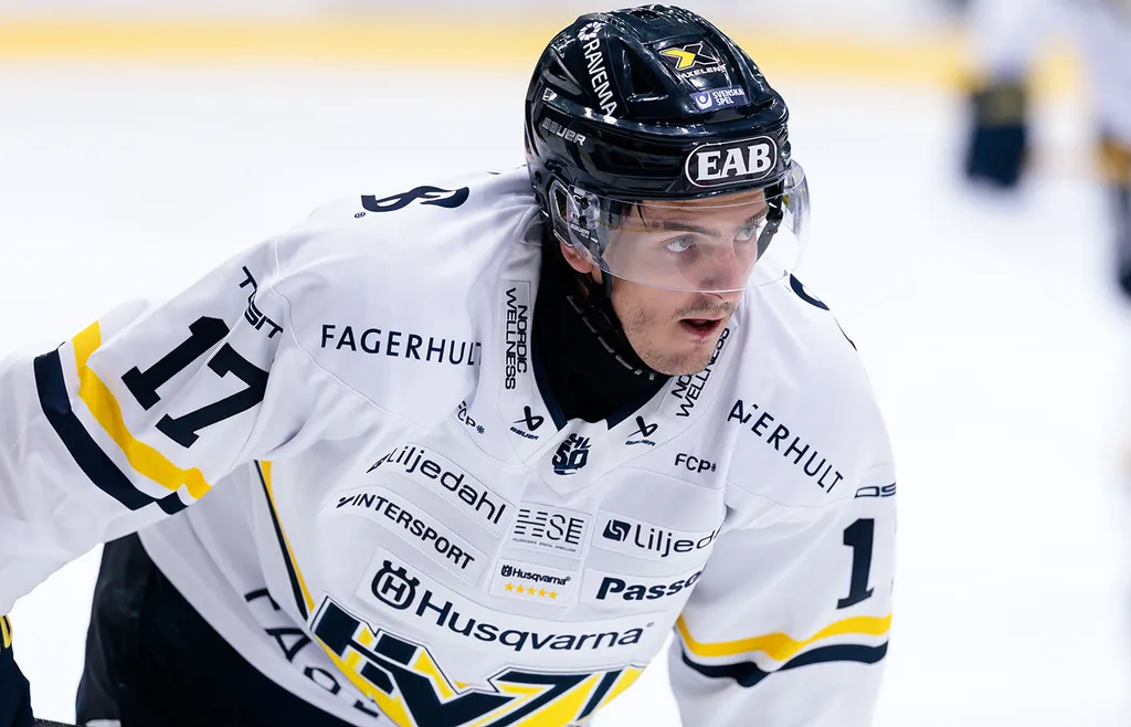 Det har varit ett par tunga säsonger i HV71 för Isac Brännström