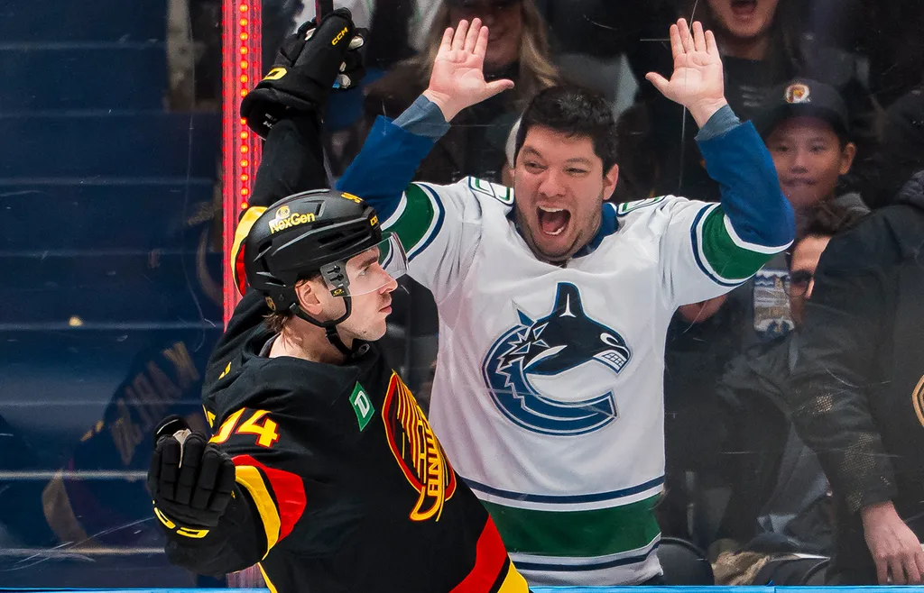Under årets säsong spelade Linus Karlsson till sig en ordinarie plats i NHL