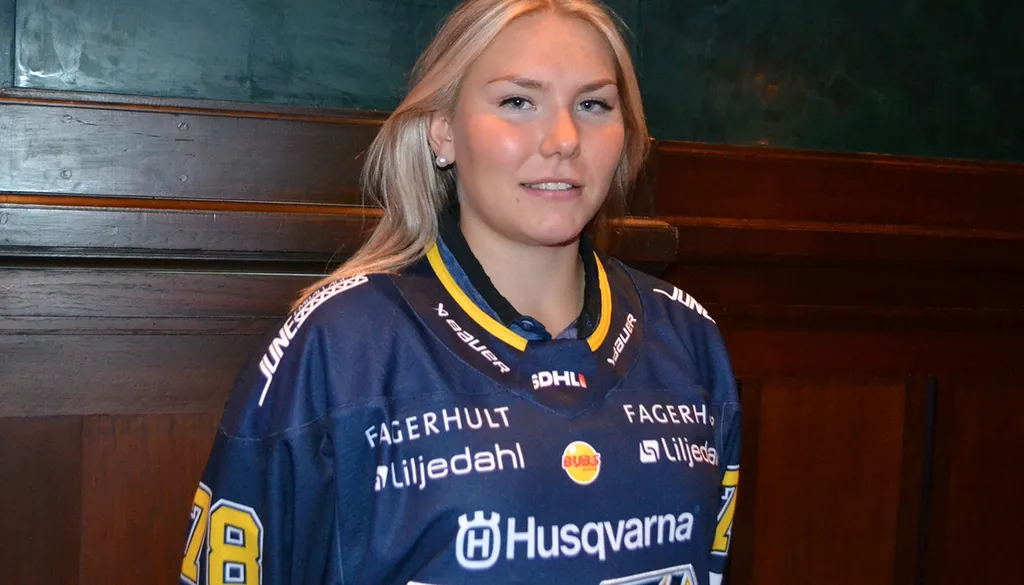 Elin Svensson i HV71-tröjan