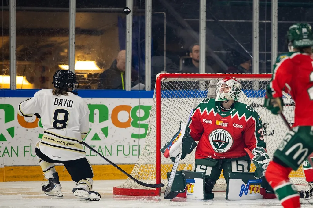 Gabrielle David, SDE, skjuter mot Frölunda