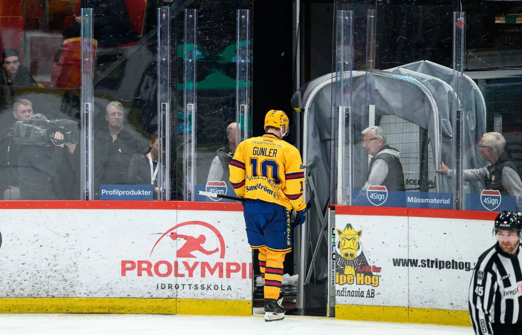 Noel Gunler i Djurgården fick matchstraff i gårdagens match mot Brynäs.