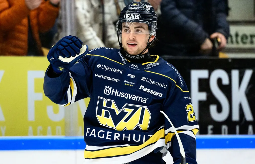 En av SHL:s poängbästa backar från i fjol, Bobby Nardella, finns på marknaden