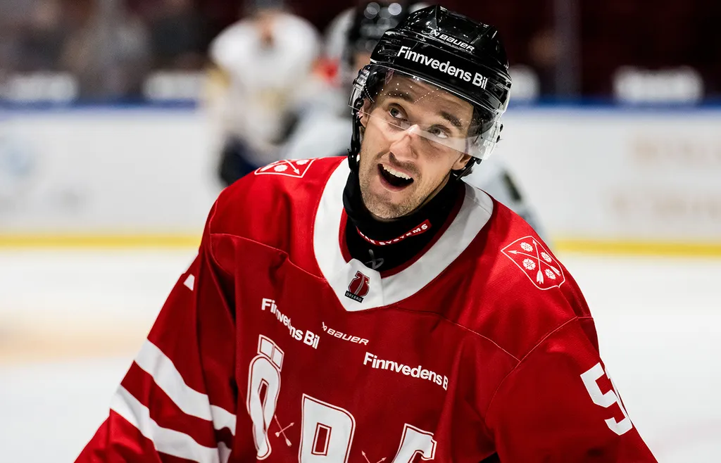 Efter fyra år i Leksand spelar Max Véronneau nu i Örebro.