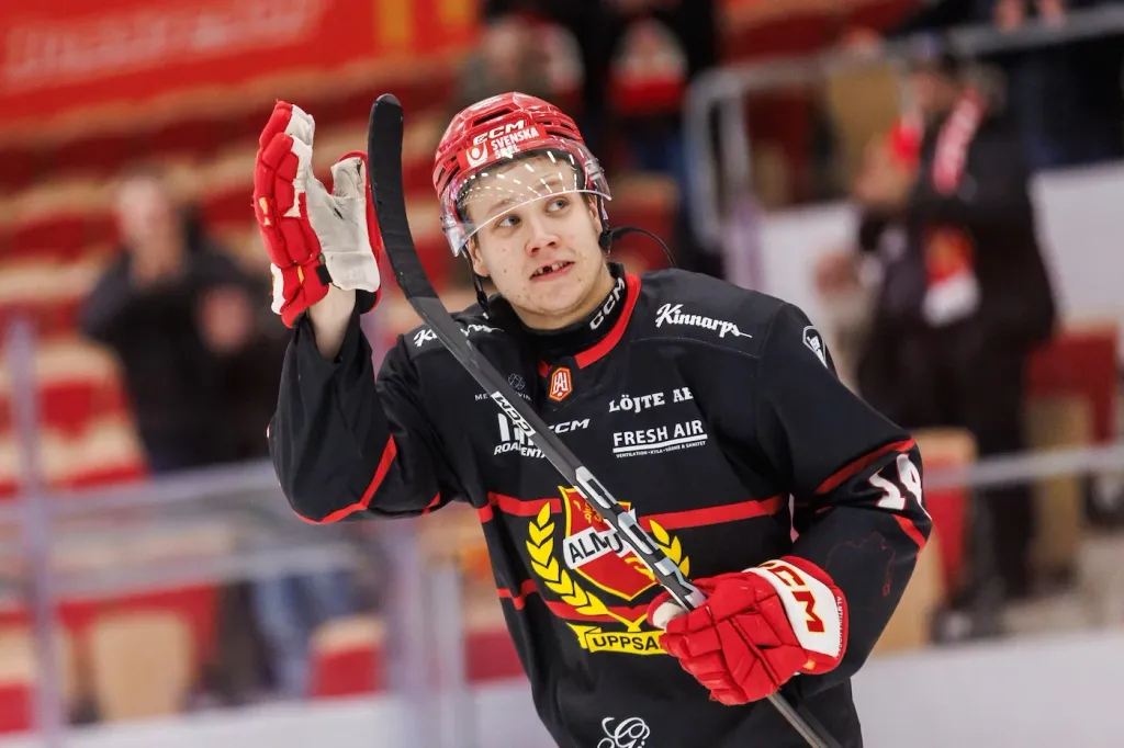 Almtunas Mikkel Öby-Olsen vann skytteligan - nu är han klar för Färjestad. 