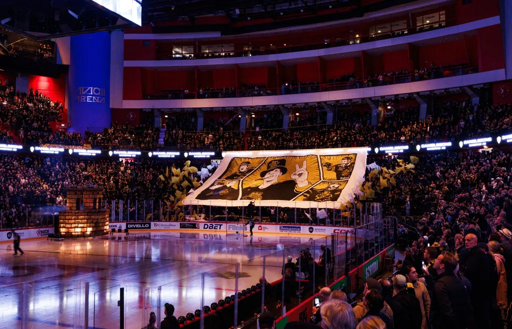 AIK med tifo i premiären.