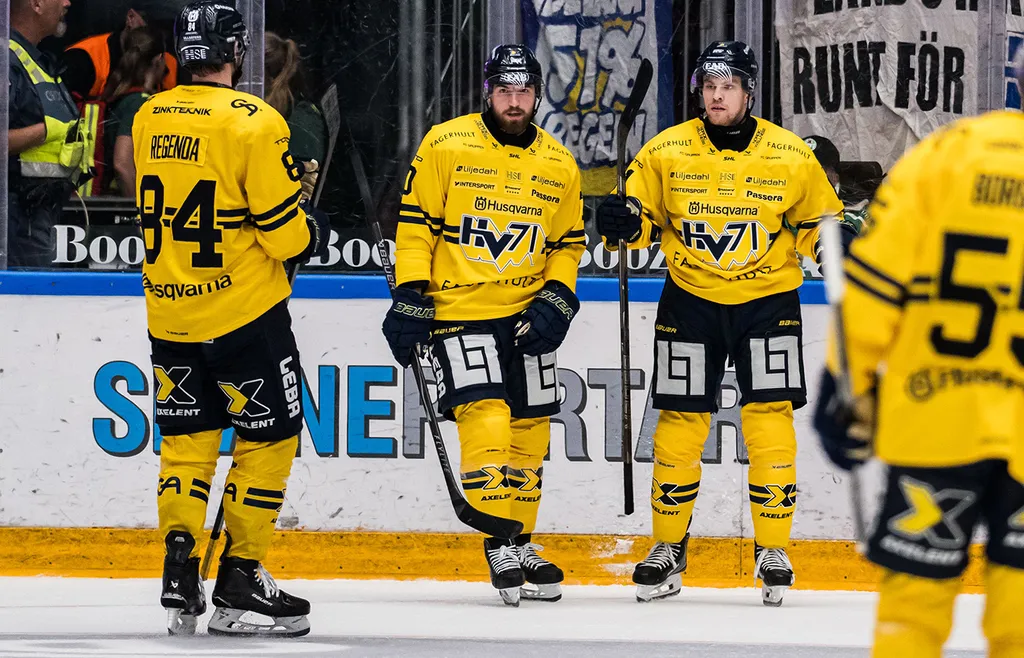 HV71:s nya stjärnkedja med Pavol Regenda, Lukas Rousek och Jan Mysak. 