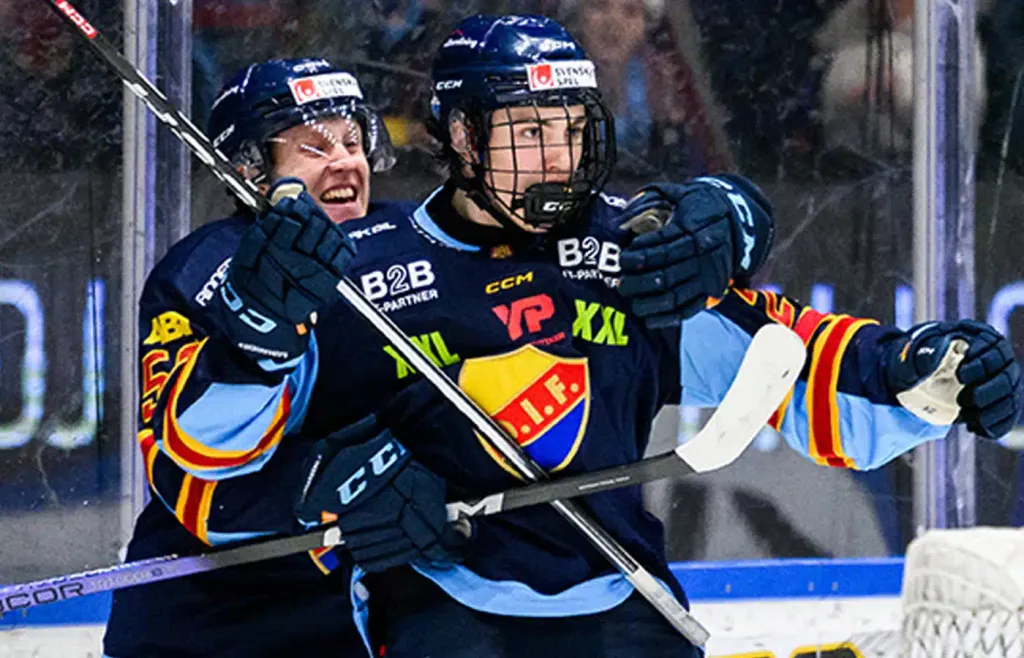 Linus Eriksson avgör semifinalmöte ett med Mora (3–2)