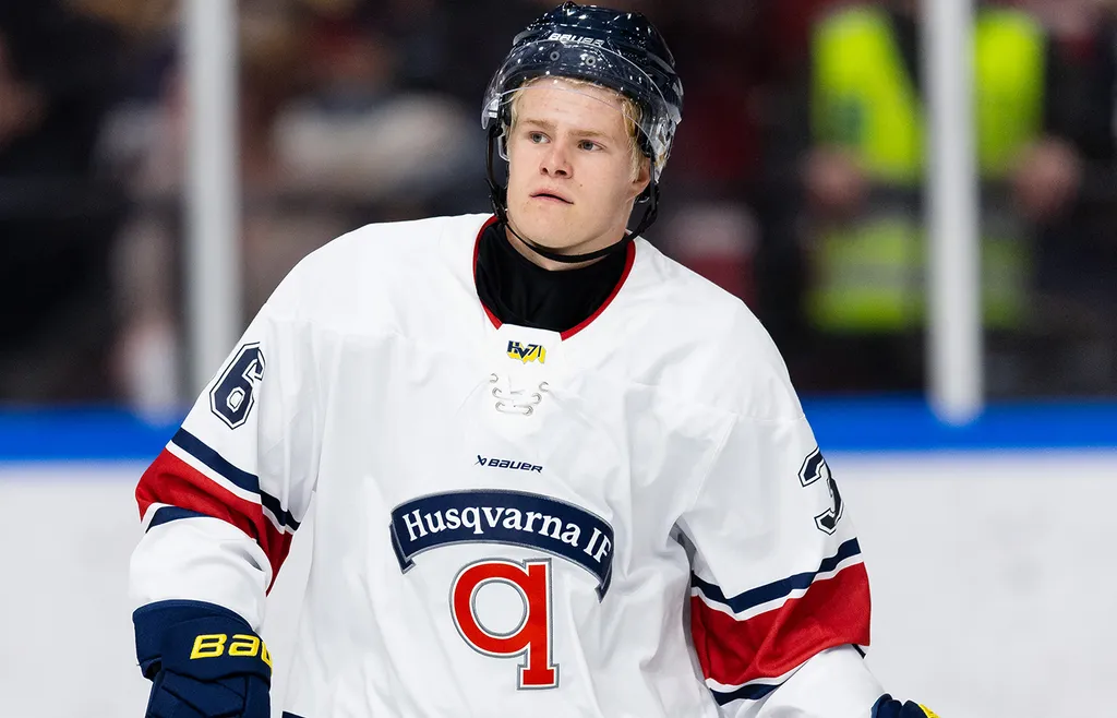 Martin Johnsen har briljerat för HV71, men får han behålla sin plats?