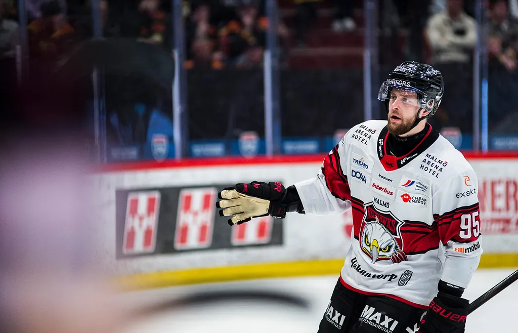 Carl Persson jublar efter sitt mål