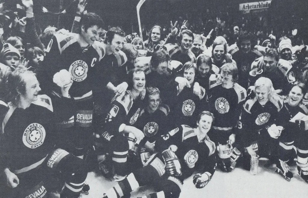 Brynäs firar det historiska SM-guldet 1976