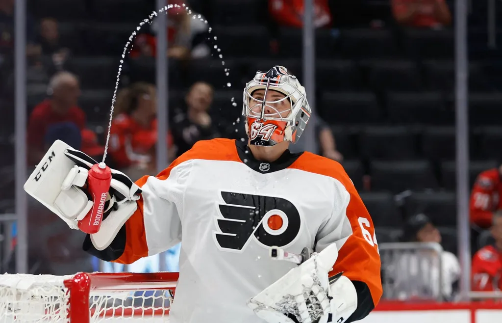 Carson Bjarnason under en träningsmatch med Philadelphia Flyers i höstas