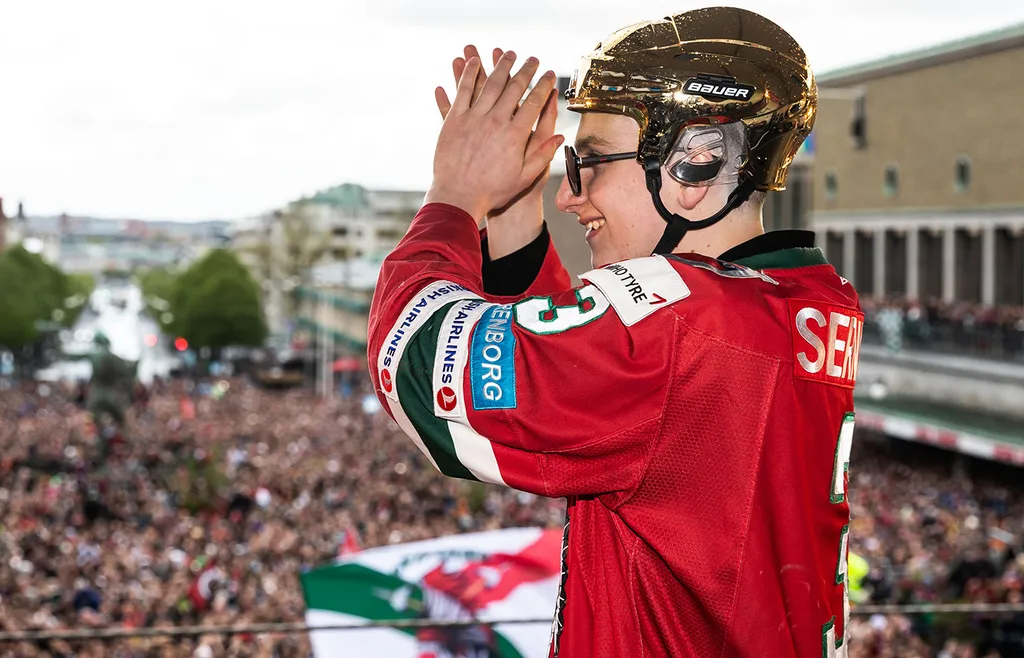 2019 fick Jacob Moverare höja LeMat-pokalen efter Frölundas SM-guld. 