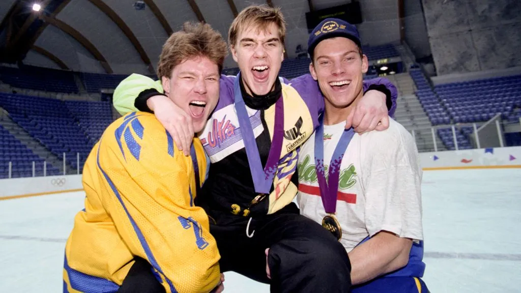 Västeråskillarna Leif Rohlin, Tommy Salo och Patrik Juhlin firar guldet