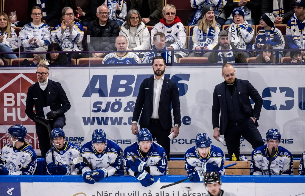 Leksands tränare Johan Hedberg, Niklas Persson och Mattias Ritola