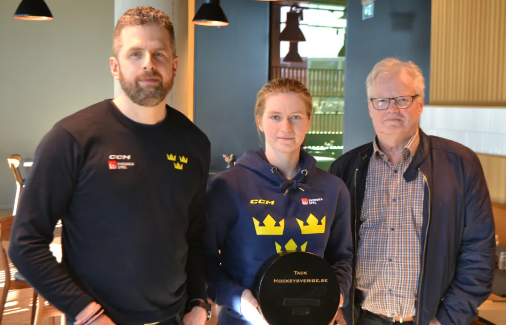 Förbundskapten Anders Lundberg, Hilda Svensson och Hockeysverige.se's Ronnie Rönnkvist.