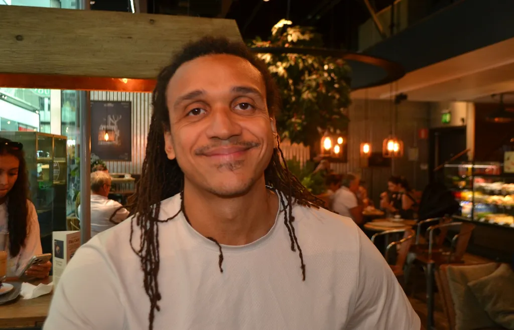 Mark Owuya siktar uppåt.