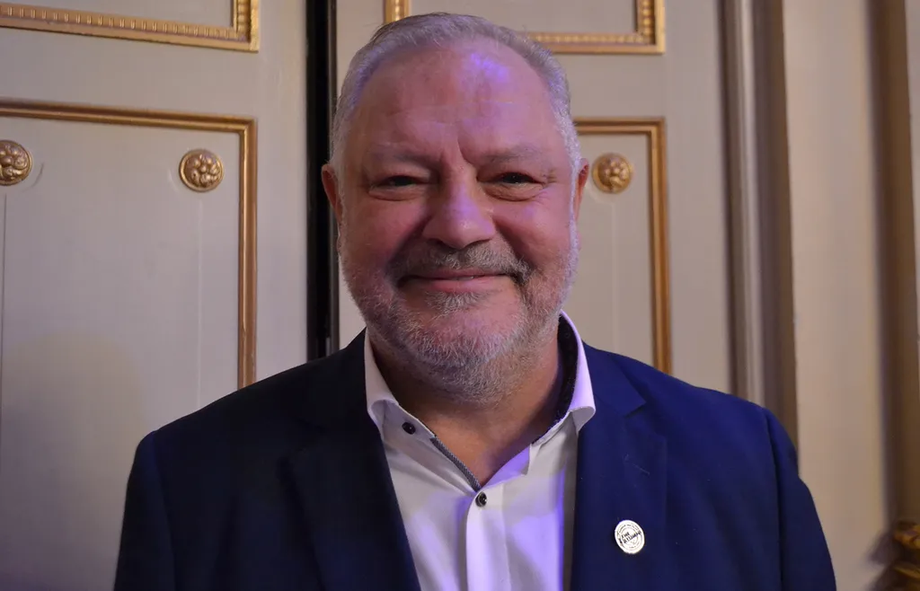 Esa Tikkanen.