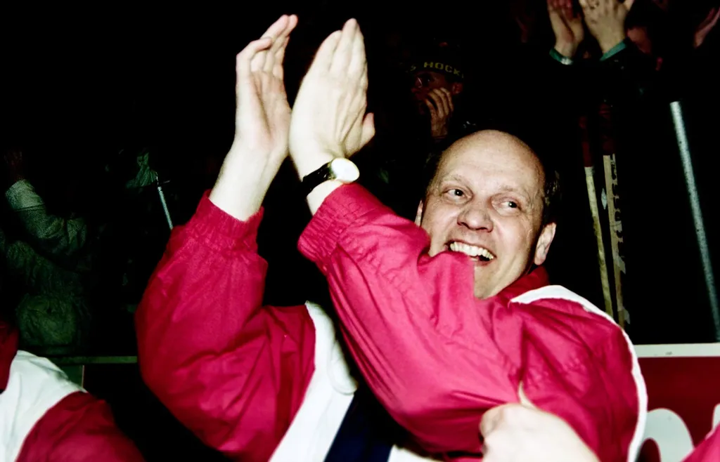 Tommy Sandlin jublar efter SM-guldet 1993