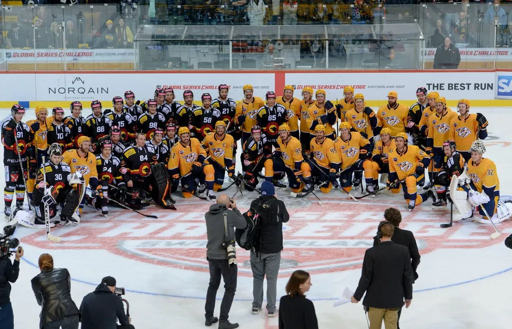 Nashville Predators och SC Bern i samband med en träningsmatch i Schweiz 2022