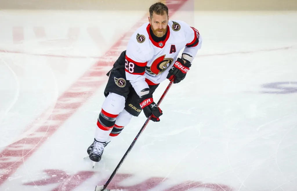 Claude Giroux stannar i Ottawa Senators.