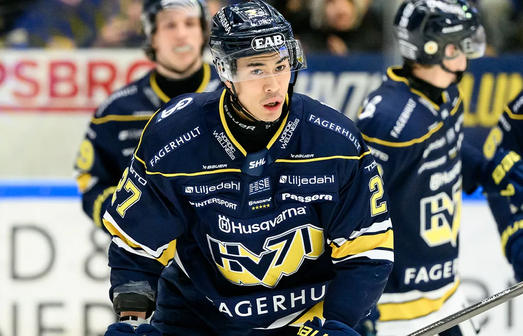 Jonathan Ang uppges kunna göra en känslig flytt om HV71 åker ut ur SHL