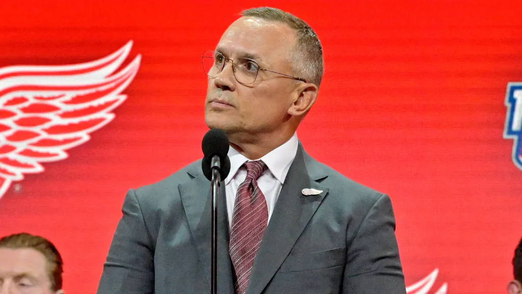 Kan Elias Pettersson intressera GM Steve Yzerman?