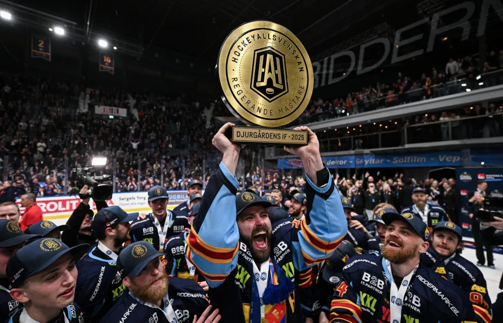 Scenerna på Hovet efter att Djurgården säkrade SHL-avancemanget