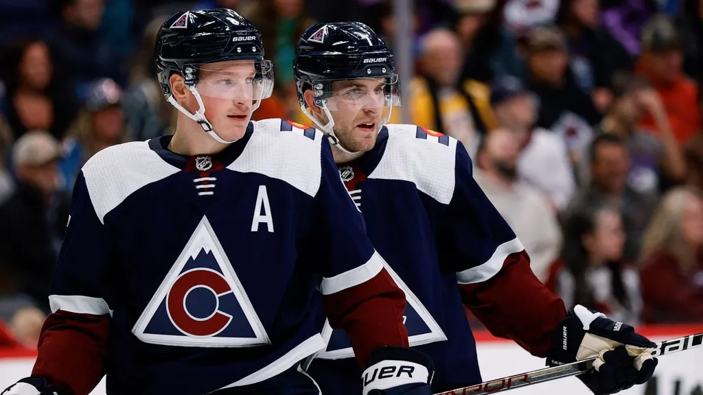 Cale Makar och Devon Toews spelar ihop i Colorado – och borde göra det i landslaget också