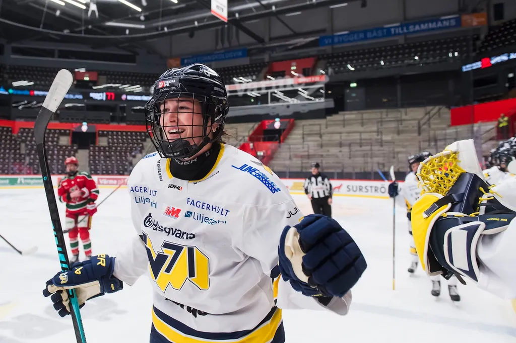 Julia Shaunessy målfirar