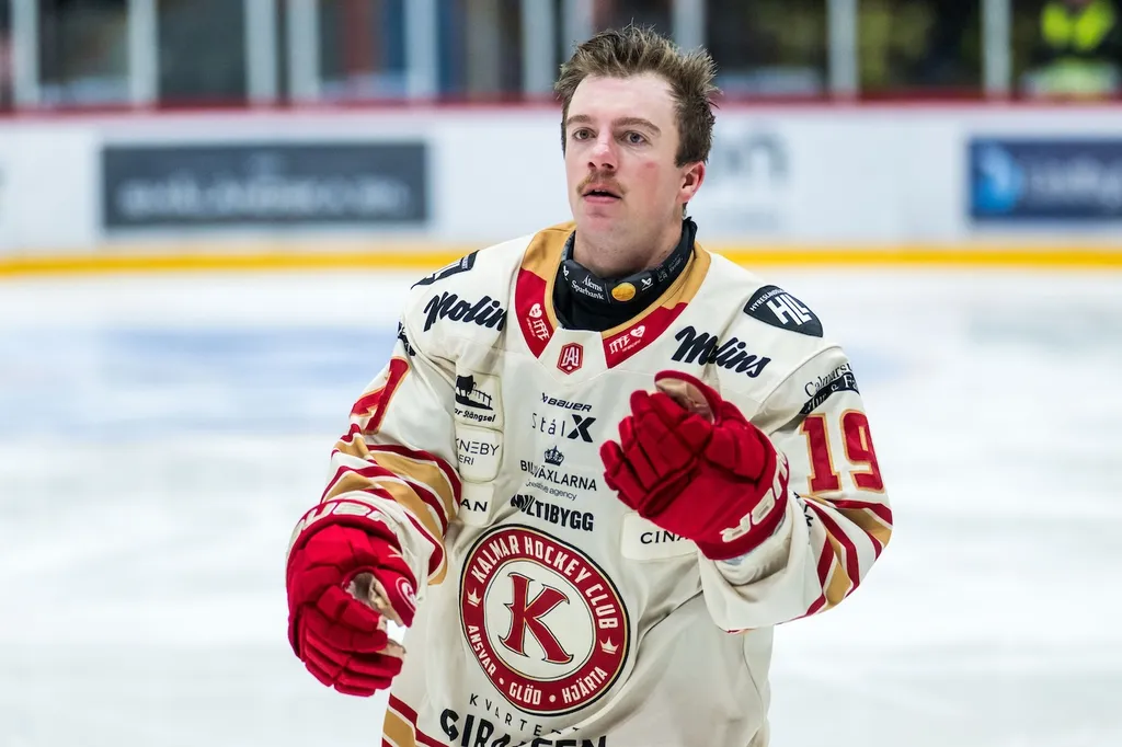 Kalmars Andrew Vanderbeck under ishockeymatchen i Hockeyallsvenskan mellan Nybro och Kalmar den 17 oktober 2025 i Nybro