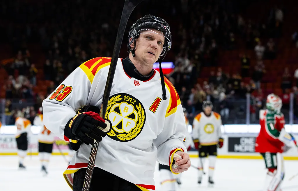 Det är en rejäl press på Jakob Silfverbergs Brynäs